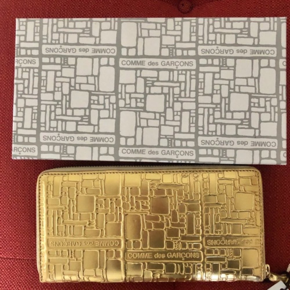 SOLD! Comme des Garcons Embossed Gold Long Wallet - Picture 2 of 10